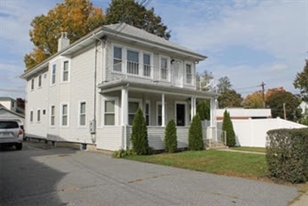 1561 Washington St in Newton, MA - Foto de edificio