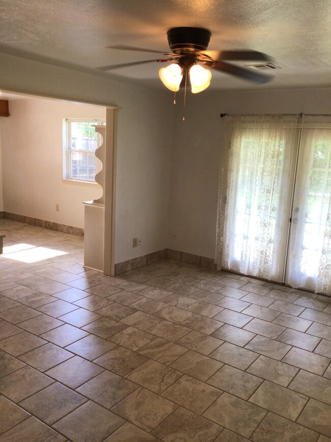 208 W Wayne St in Edmond, OK - Building Photo - Building Photo