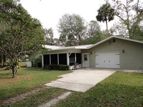 101 NW 3rd St in Micanopy, FL - Building Photo - Building Photo