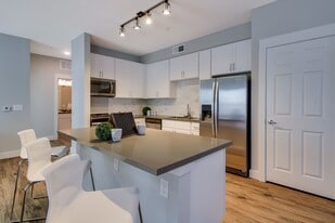 Regal Parc in Cedar Park, TX - Building Photo