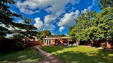 37 SW 11th St in Dania Beach, FL - Building Photo - Building Photo