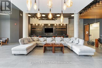 255 Northfield Dr E in Waterloo, ON - Building Photo - Building Photo