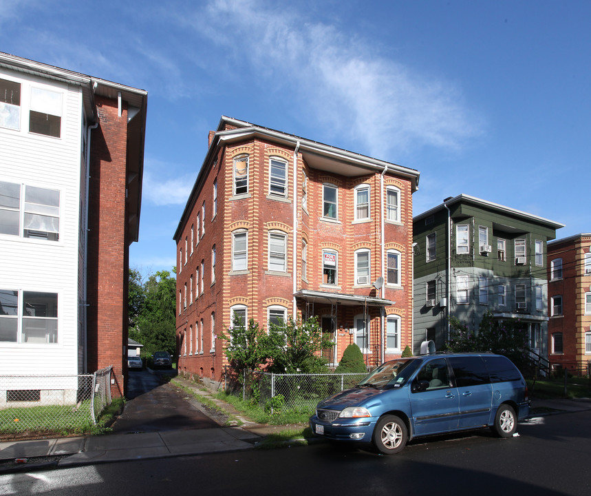 270 High St in New Britain, CT - Building Photo