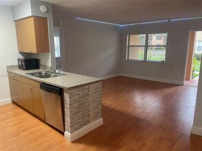 748 NW 103rd Terrace in Pembroke Pines, FL - Building Photo - Building Photo