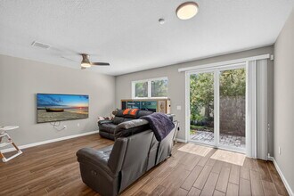 392 SE Sea Hunt Way in Stuart, FL - Building Photo - Building Photo