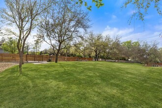 1701 Cliffwood Dr in Austin, TX - Building Photo - Building Photo