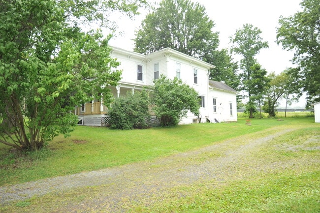 8071 River Rd in Baldwinsville, NY - Building Photo - Building Photo