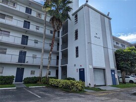 8540 N Sherman Cir in Miramar, FL - Building Photo