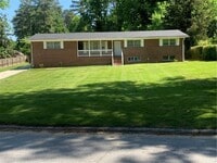 2338 Country Club Dr SW