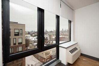 424 Arlington Ave, Unit 401 in Jersey City, NJ - Building Photo - Building Photo