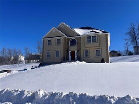 36 Highland View Pl in Middletown, NY - Building Photo