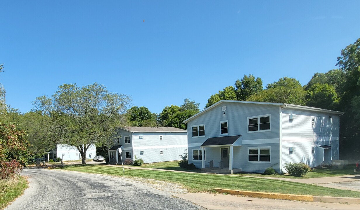 Brookwood Apartments in Matherville, IL - Building Photo