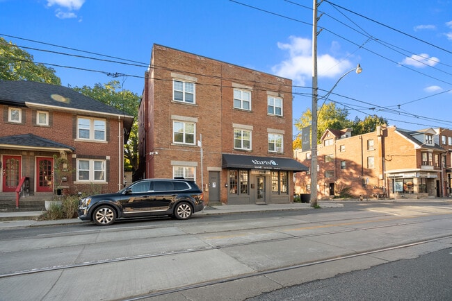 2461 Queen St E
