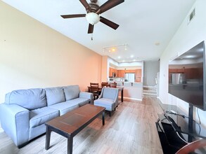 100 Turpial Way in Melbourne, FL - Foto de edificio - Building Photo