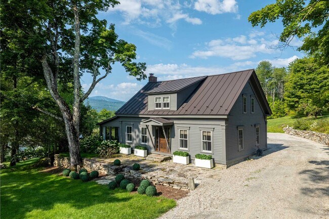1303 Goodaleville Rd in Londonderry, VT - Building Photo - Building Photo