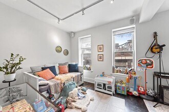 1746 W Crystal St in Chicago, IL - Building Photo - Building Photo