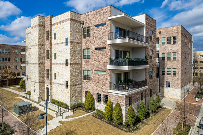 Meridian Square Condos in Addison, TX - Building Photo - Building Photo