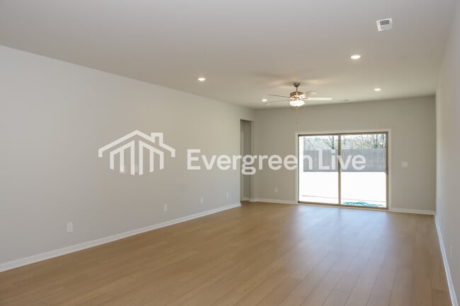 14729 Mountain Strm Dr in Athens, AL - Building Photo - Building Photo