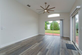 13115 Greenpointe Dr in Orlando, FL - Building Photo - Building Photo