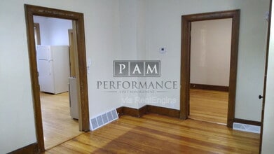 902 E Chambers St in Milwaukee, WI - Building Photo - Building Photo