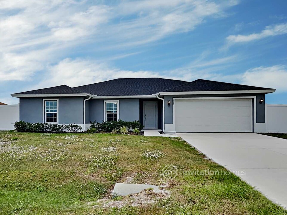 928 NE 13th Pl in Cape Coral, FL - Building Photo