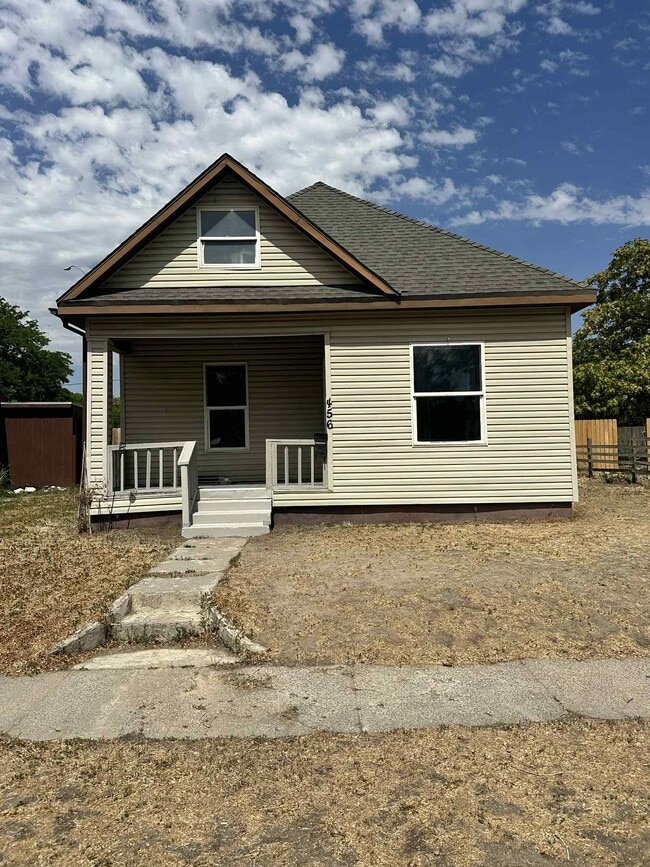 property at 456 N 6th Ave