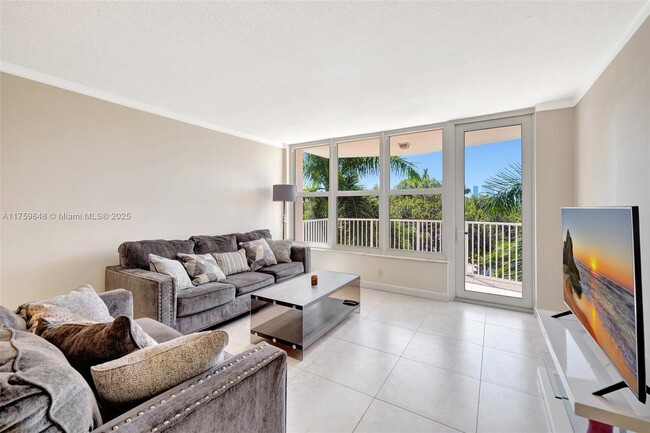 3181 S Ocean Dr in Hallandale Beach, FL - Building Photo - Building Photo