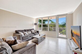 3181 S Ocean Dr in Hallandale Beach, FL - Building Photo - Building Photo