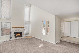 1050 S Monaco St Pkwy in Denver, CO - Building Photo - Building Photo