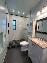 2424 La Veta Dr in Albuquerque, NM - Building Photo - Building Photo
