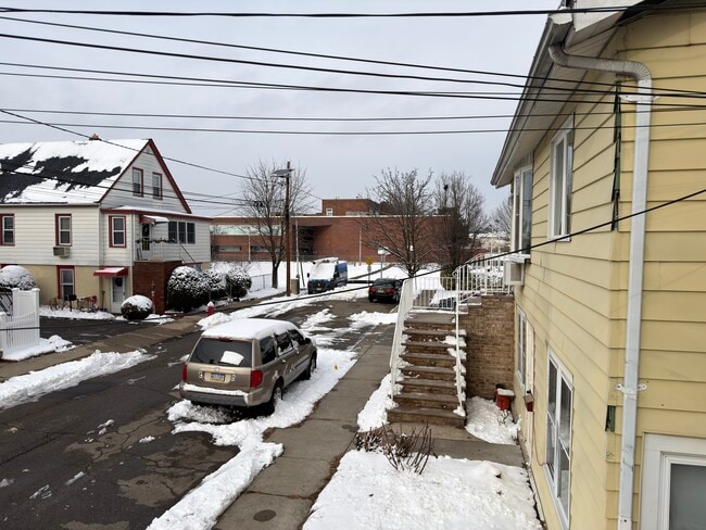 462 Jackson Ave, Unit 2 in Hackensack, NJ - Building Photo - Building Photo