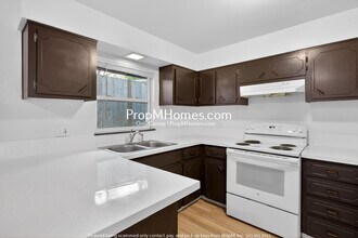 1131 NE 162nd Ave in Portland, OR - Building Photo - Building Photo