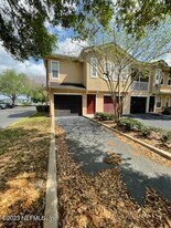 10075 Gate Pkwy in Jacksonville, FL - Building Photo