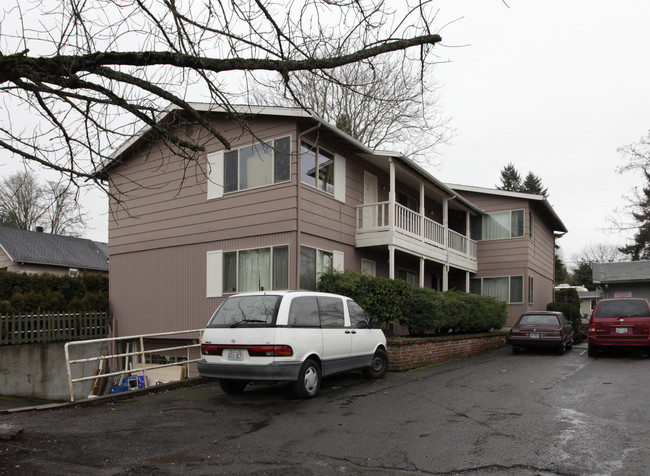 2300 E McLoughlin Blvd in Vancouver, WA - Building Photo - Building Photo