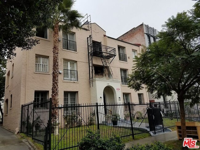 property at 246 S Kenmore Ave