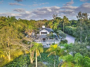 6402 SW 185th Way in Southwest Ranches, FL - Foto de edificio - Building Photo