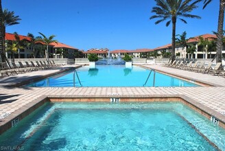 580 Avellino Isles Cir in Naples, FL - Foto de edificio - Building Photo