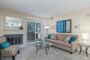 7395 E Eastman Ave in Denver, CO - Building Photo