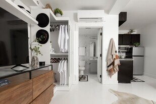 Signal Hill Studios in Kansas City, MO - Building Photo