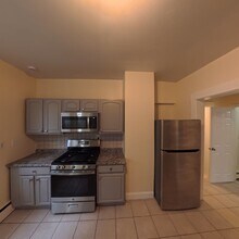 140-142-142 Lorraine St in Bridgeport, CT - Building Photo - Building Photo