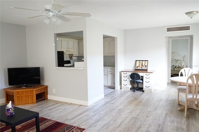 1801 Bedford Ln in Sun City Center, FL - Building Photo - Building Photo