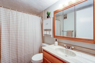 Delta 77 Apartments in Akron, OH - Foto de edificio - Building Photo