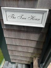 99 Coggeshall Ave in Newport, RI - Foto de edificio - Building Photo