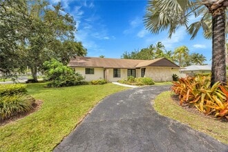 7804 SW 178th Terrace in Palmetto Bay, FL - Building Photo - Building Photo