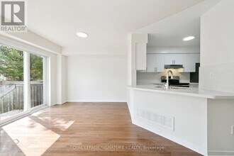 3150 Erin Centre Blvd in Mississauga, ON - Building Photo - Building Photo
