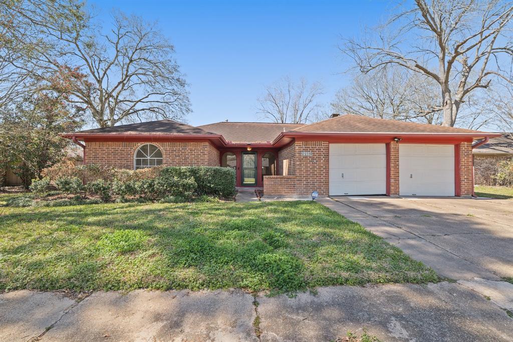 2310 Anthony Ln in Pearland, TX - Building Photo