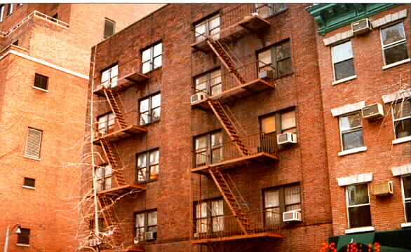 210 E 38th St in New York, NY - Building Photo - Building Photo