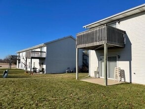 5824 Birkenshaw Dr in Loves Park, IL - Building Photo - Building Photo
