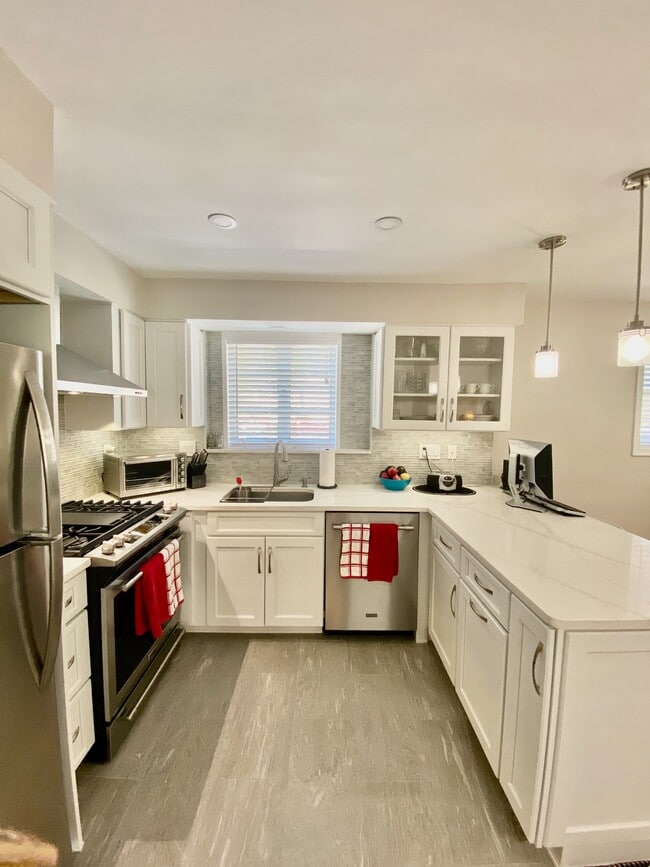 5307 Pooks Hill Rd in Bethesda, MD - Building Photo - Building Photo