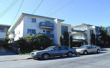 313 Poplar Ave in Redwood City, CA - Foto de edificio - Building Photo